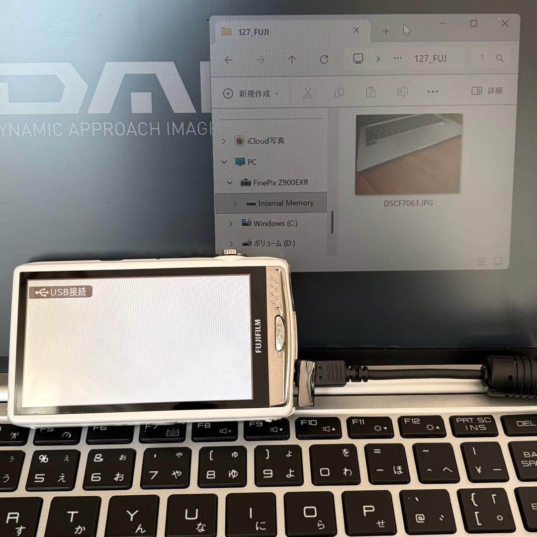 FINEPIX Z900EXR 5倍ズーム ワイドタッチパネル デジタルカメラ