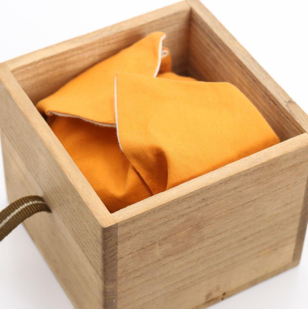 粉溜 花文平棗 しのぶ金蒔絵 金梨子地 時代箱　M998