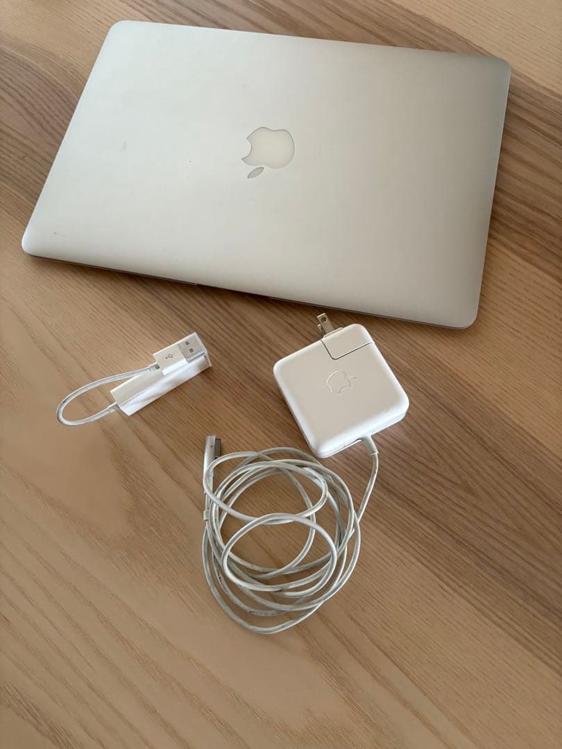 MacBook Air 13インチ 2011年 i7/4GB/SSD 初期化済
