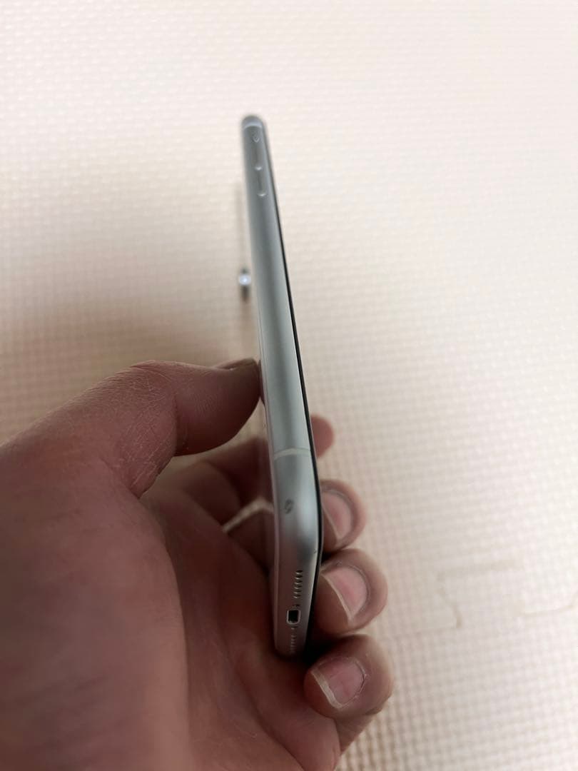iPhone XR 64GB ホワイト 本体 SIMロック解除