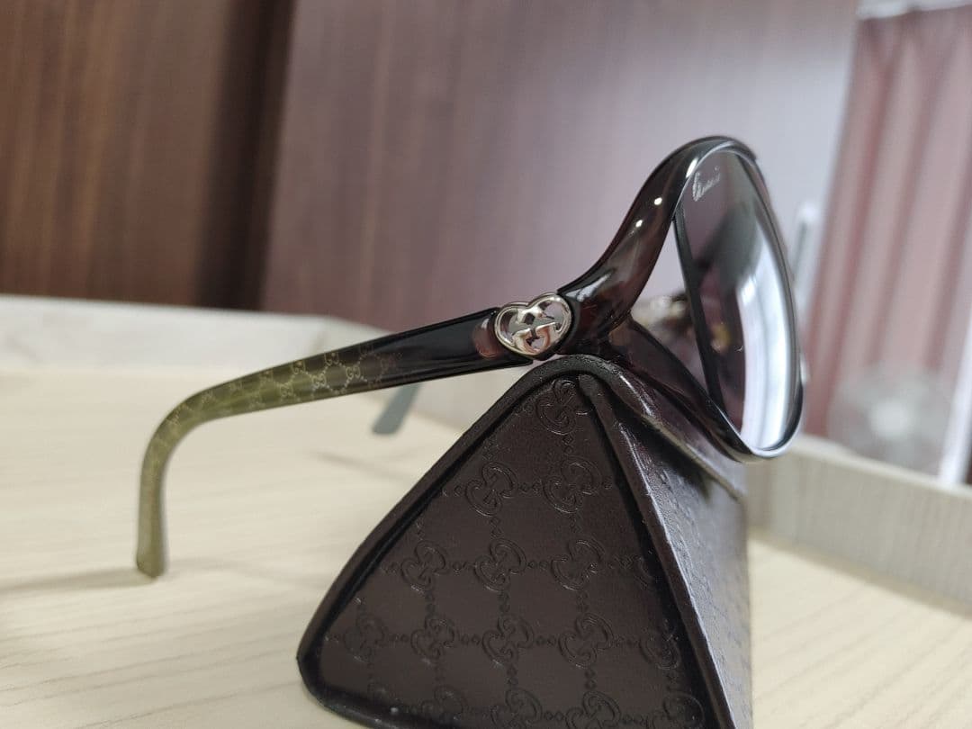 GUCCI／ケース付き