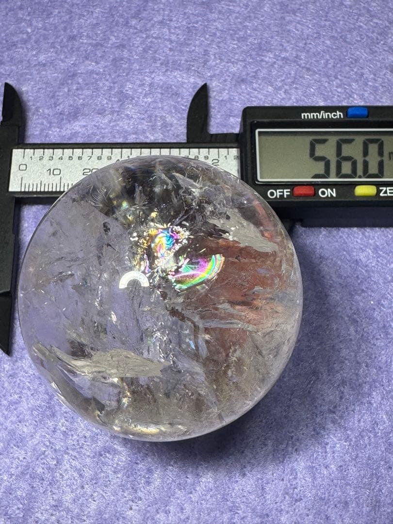 高品質ブラジル産　全方向に虹入り　水晶のスフィア　台座付き55.6mm 245g