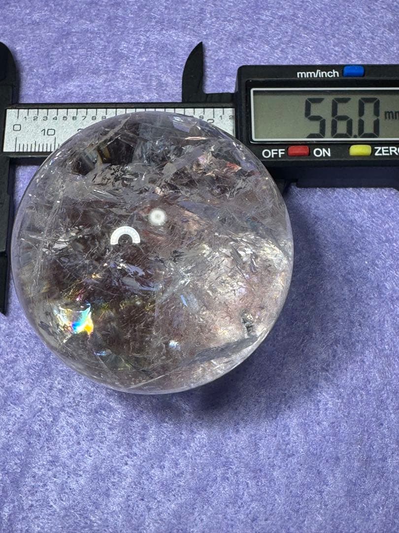 高品質ブラジル産　全方向に虹入り　水晶のスフィア　台座付き55.6mm 245g