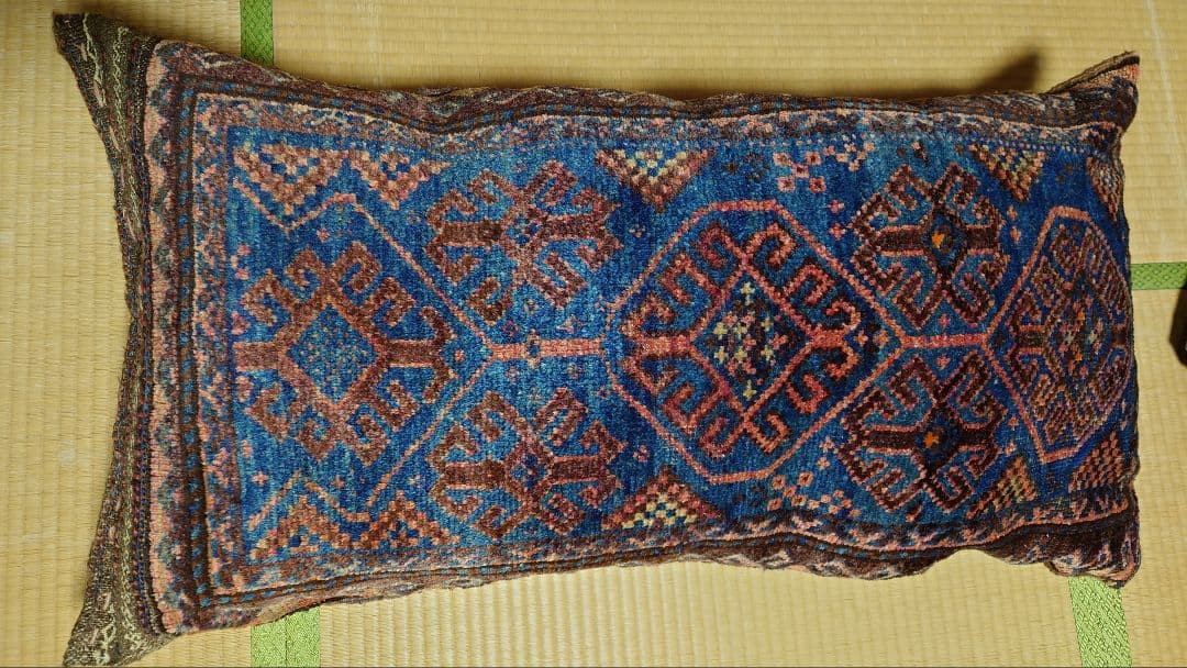 【フローレンスさん専用】アンティーク絨毯　バルーチ（袋状　クッション仕立て）