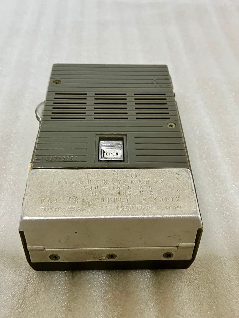 動作品　SONY TR-830ラジオ ケース付き ソニー