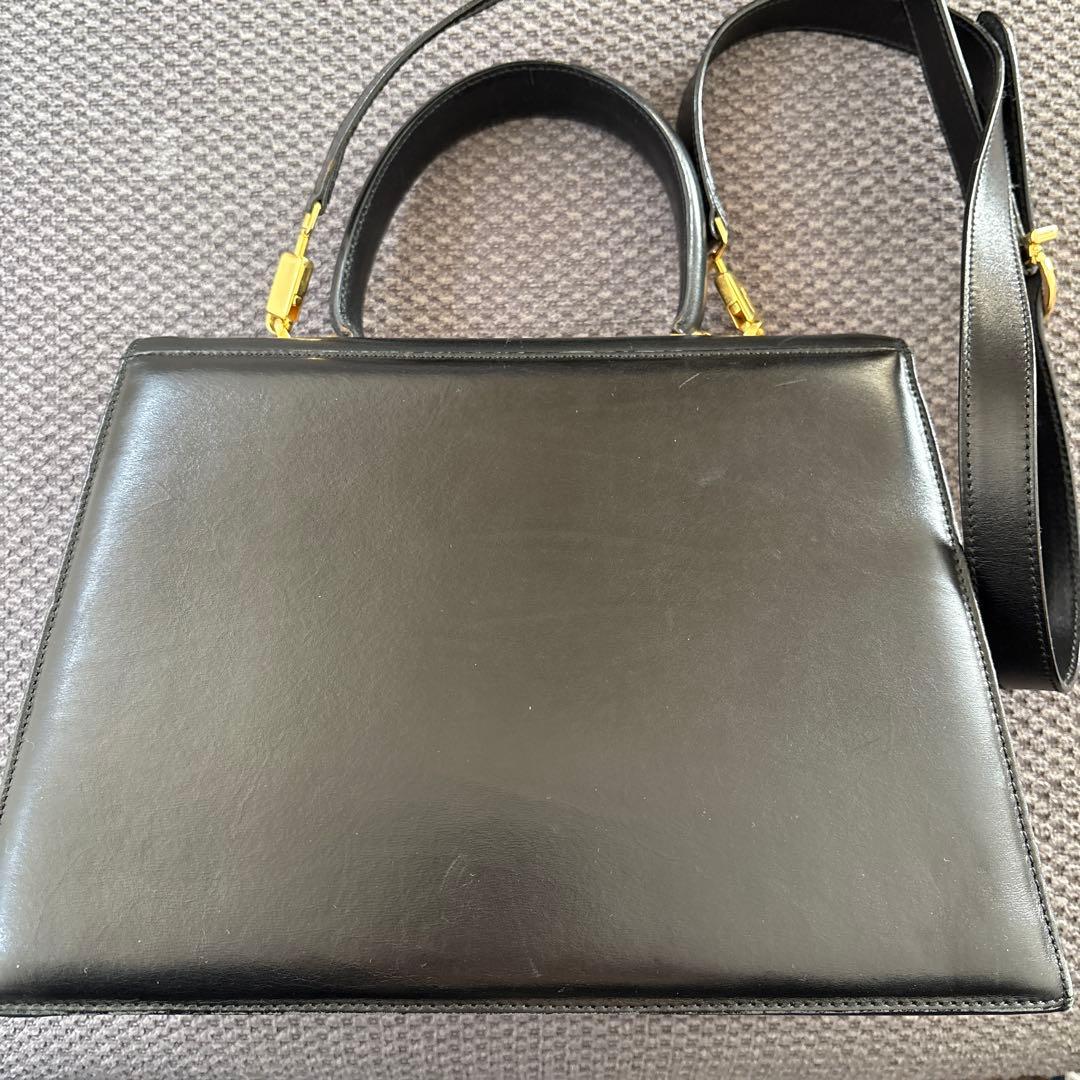 フェラガモショルダーハンドバッグ