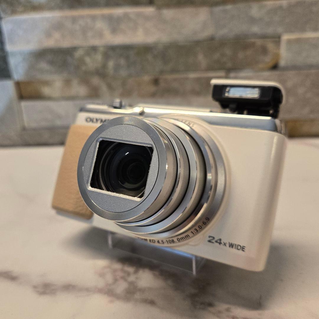 OLYMPUS　オリンパス　5-AXIS SH–60　デジカメ　白