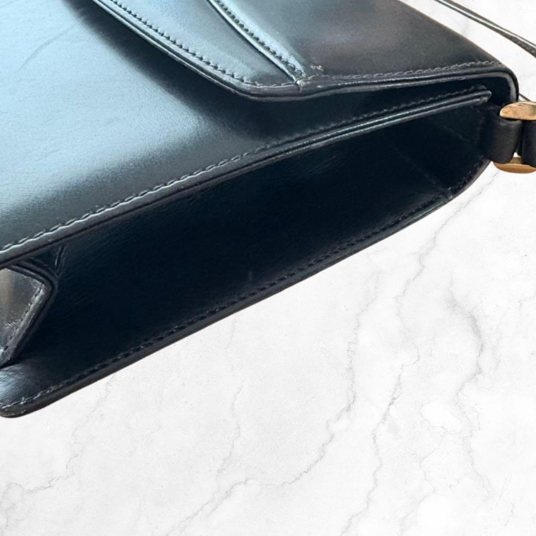 【希少】 グッチ 紋章 クレストチャーム ショルダーバッグ クラッチ 黒