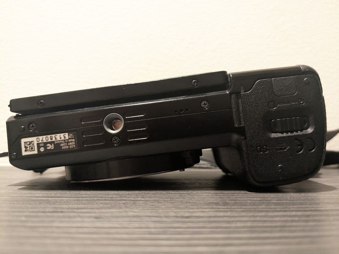 美品 SONY α6000 ILCE-6000 ミラーレス一眼 ボディ