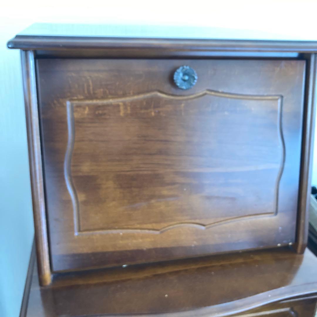 カリモク木製ライティングデスク 電源コンセント付き