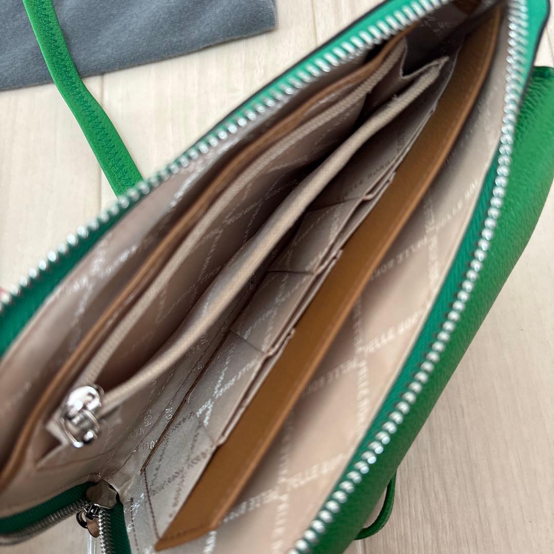 PELLEBORSA ショルダーバック　グリーン　眼鏡入れ　お財布ショルダー