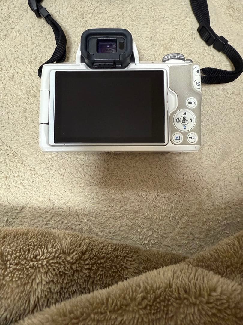 Canon EOS kissM ホワイト ミラーレスカメラ