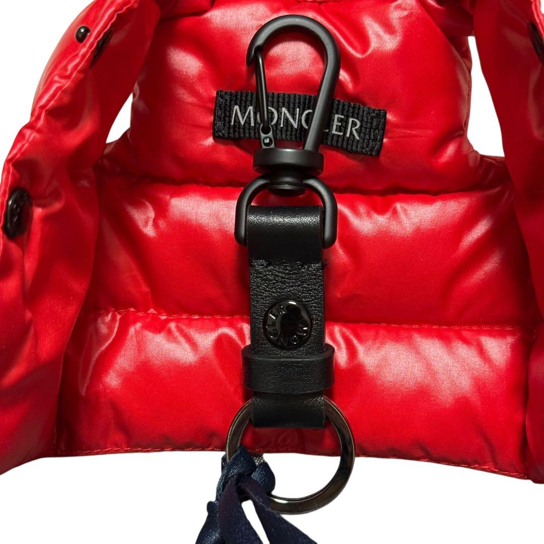 Moncler モンクレール ジレ型ロゴ 赤　キーリング key ring
