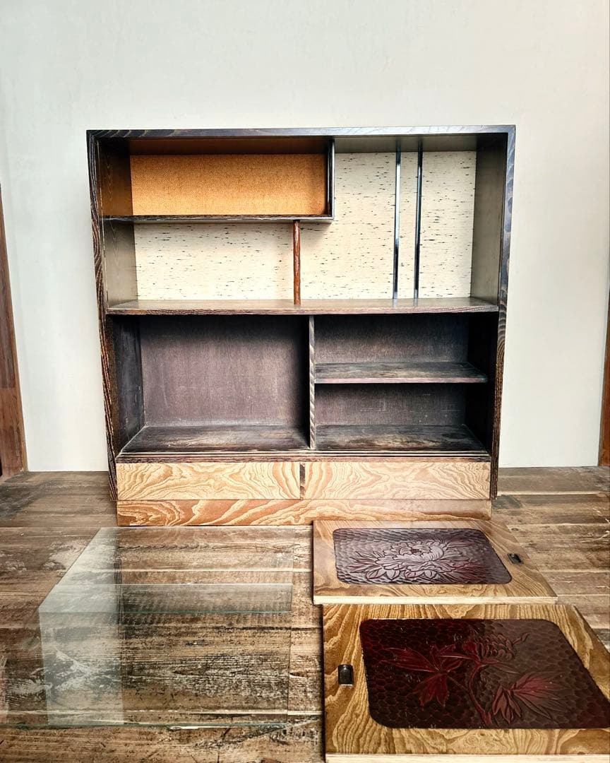 鎌倉彫 飾り棚 古家具 ガラス戸 昭和期 和家具 キャビネット