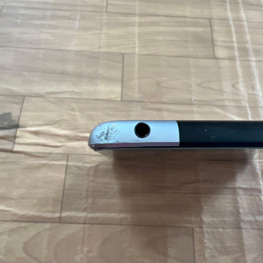 Apple iPad シルバー　第6世代　32GB