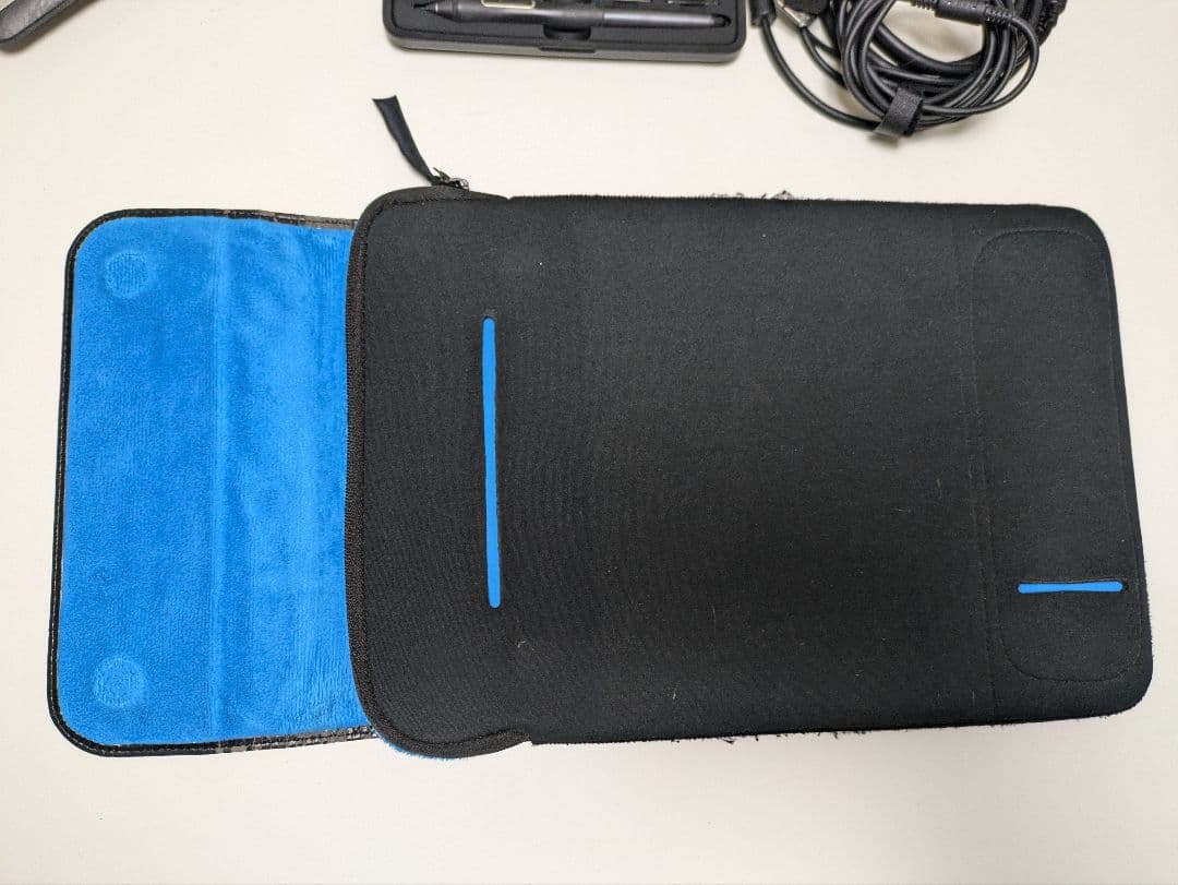 Wacom Cintiq 13HD 液晶ペンタブレット　キャリーケース