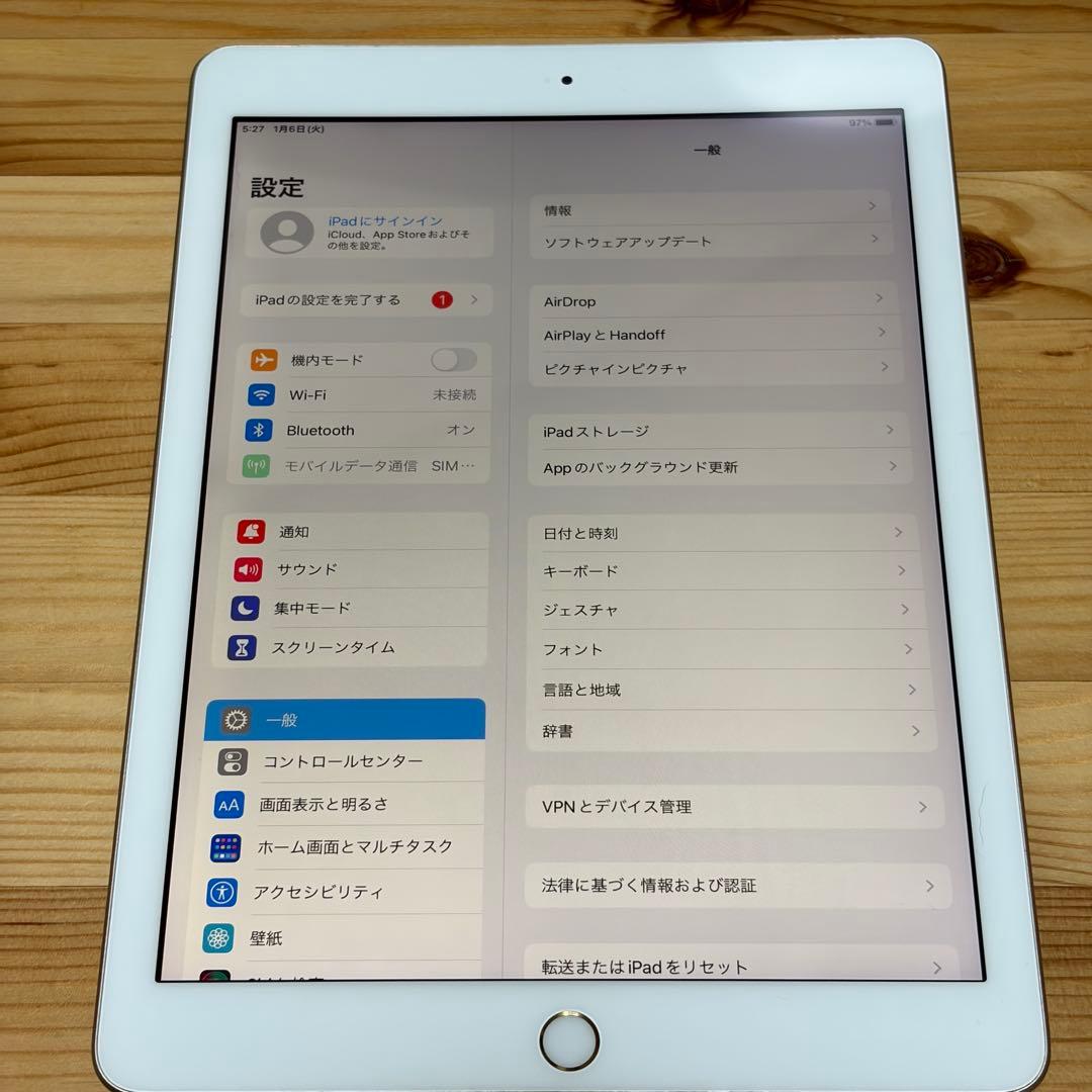 iPad 第五世代　32GB セルラーモデル　53801