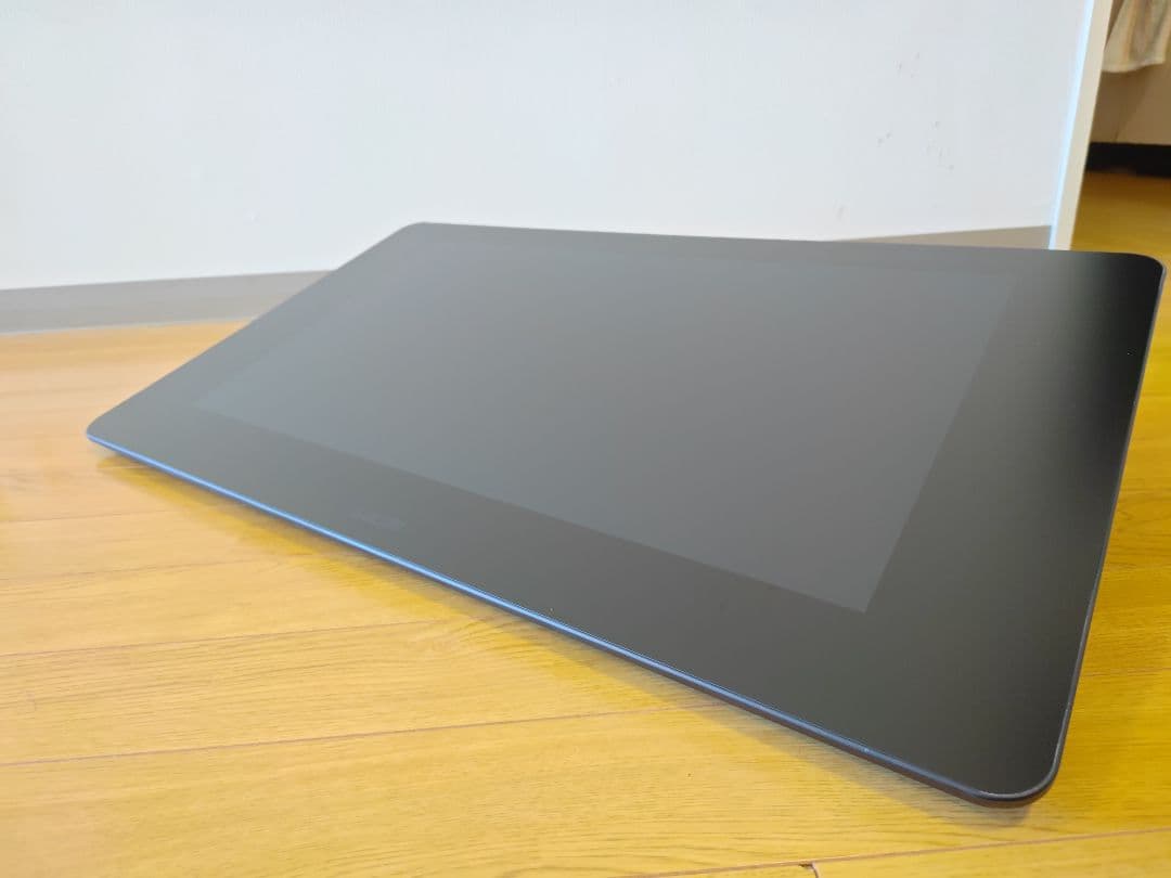 Wacom Cintiq Pro 24 DTH-2420 Flex Arm付き