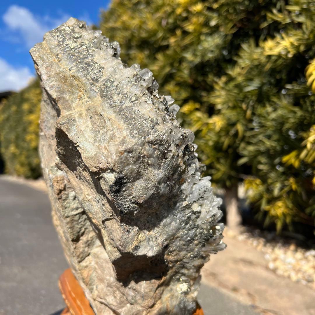 ✨ゴールドの煌めき✨金運招来✨パイライトイン 水晶クラスター 原石 天然石 置物