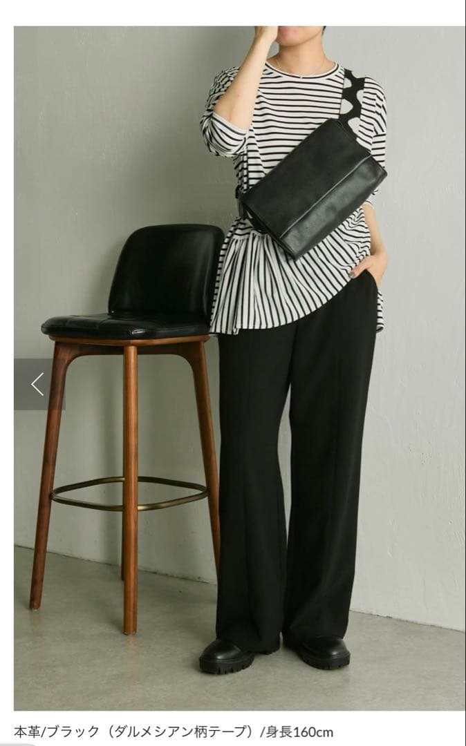 ear パピヨネ◾️本革　軽量470g ボディバッグ 黒 ドット柄ストラップ◾️