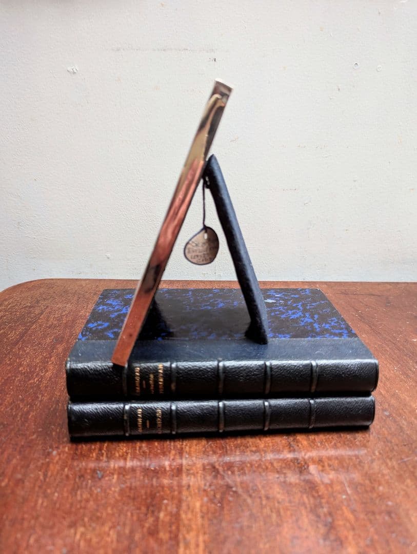 イギリスアンティーク 純銀フォトスタンド １９１３年ロンドン刻印 英国王室御用達