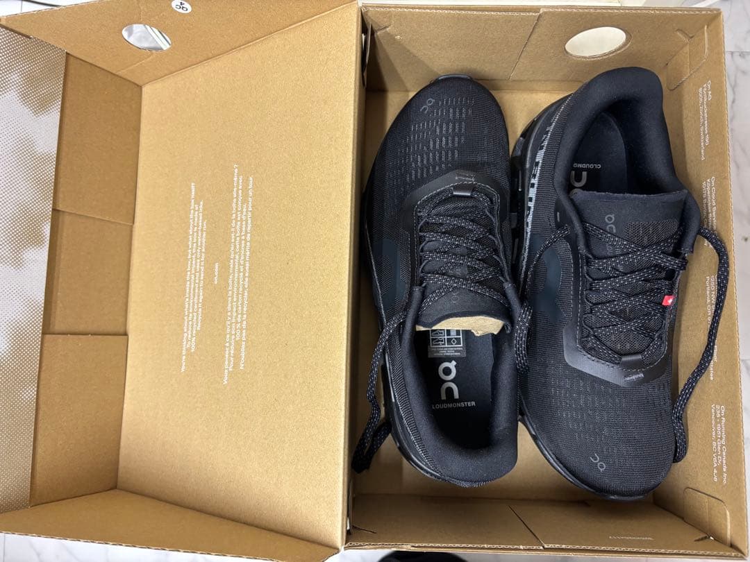 ON RUNNING Cloudmonster ／25.5㌢