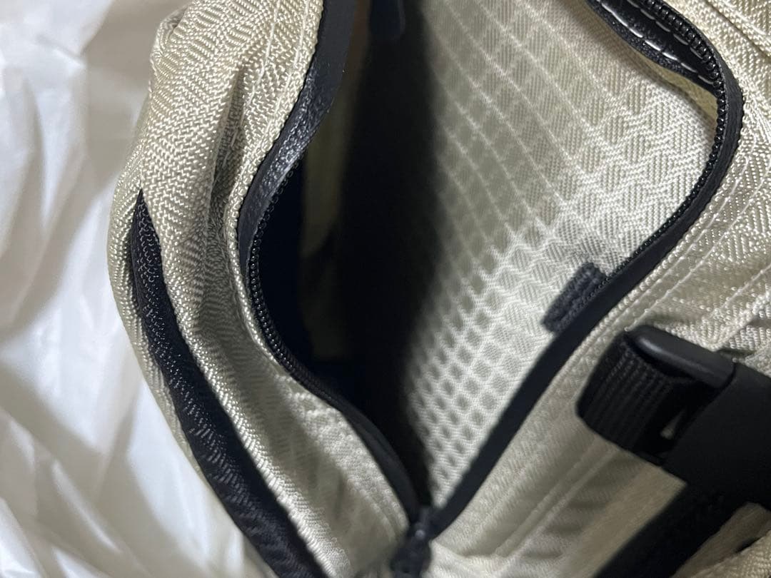 マズメ ゲームベスト レッドムーン 実釣未使用 美品