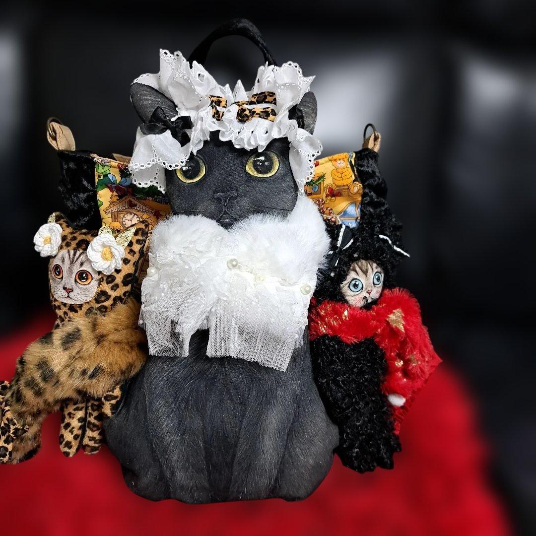 さ*ー様 コヤンイサムチョン♥️皆マフラーはしましたか❓キャー虎猫の尻尾をつけて