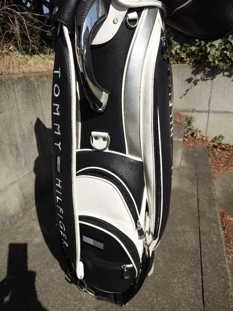 トミーヒルフィガー　キャディバッグ　ブラック/ホワイト