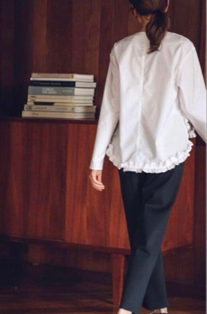 OHGA フリル裾ブラウス　ブラック