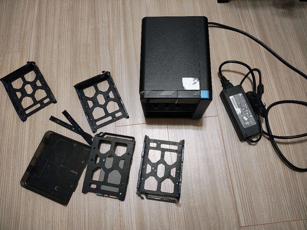 動作品　QNAP TS-453be NAS 本体 メモリ16GB拡張済み