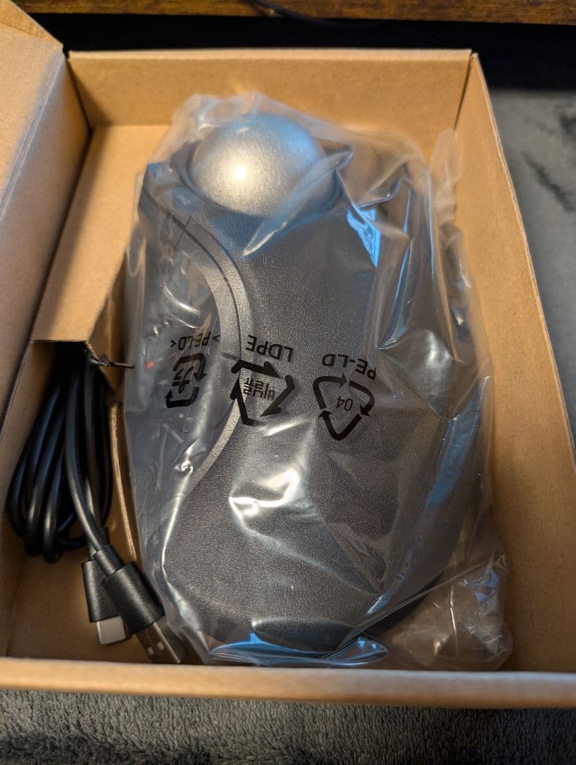 【ほぼ新品】ELECOM HUGE PLUS トラックボール M-HT1MRBK