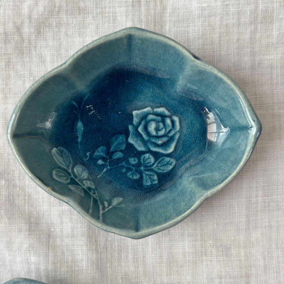 淡路　珉平焼　薄瑠璃薔薇の図 瑠璃釉青交趾陽刻 豆皿5客(江戸後期骨董古美術