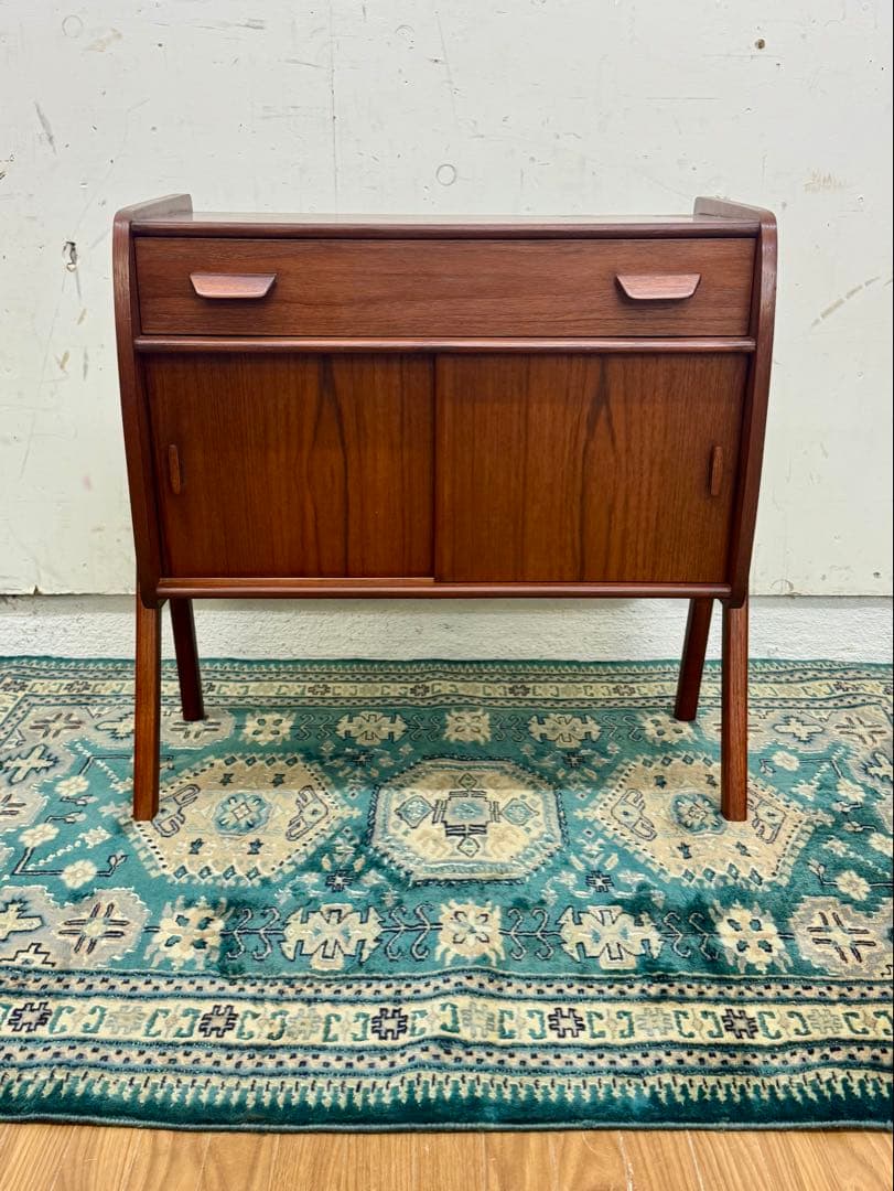 Klokken 北欧/デンマーク/ヴィンテージ家具/キャビネット/チーク