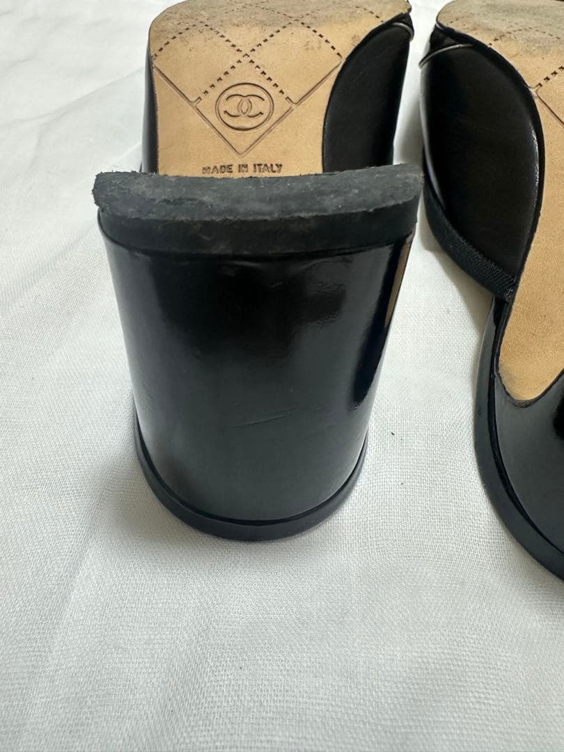 CHANEL ブラックレザー ミュール リボン付き