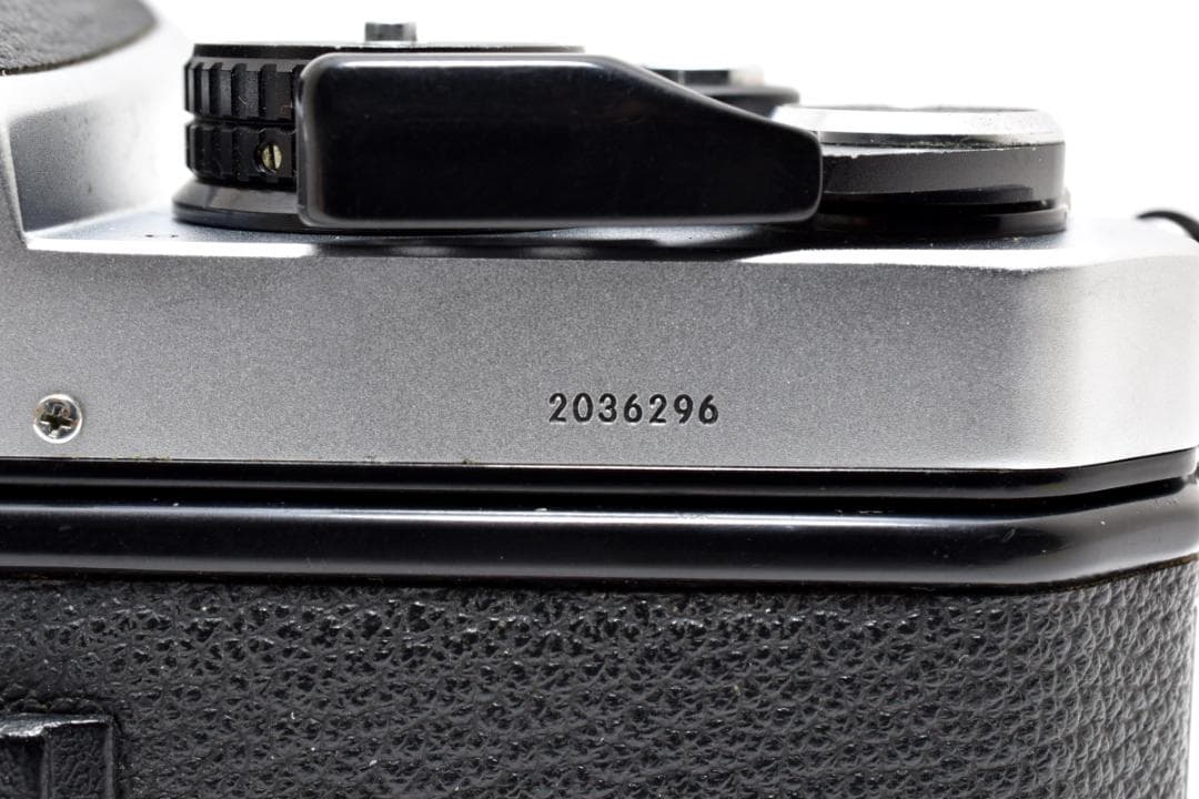 美品 NIKON FE2 シルバー フィルムカメラ モルト新品交換済 B770