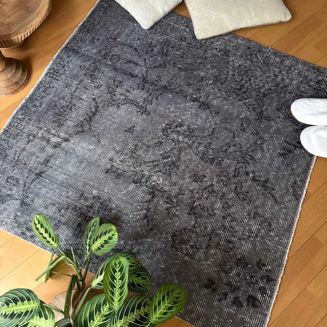 92.5×92.5 正方形　ダークグレイ　ボタニカル　トルコヴィンテージラグ