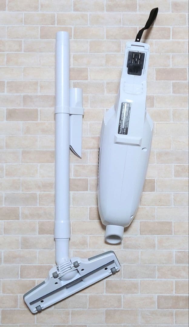 美品　マキタ　コードレス充電式　クリーナー　掃除機　CL107FD