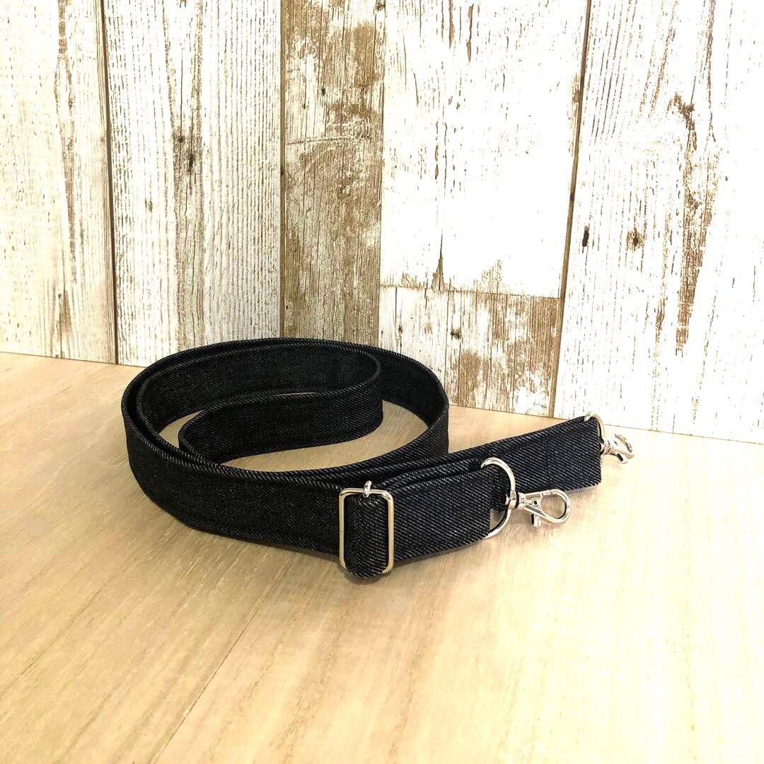 ショルダーバッグ　ハンドメイド　デニムリメイク　ブラック　ラクガキ【新品デニム】