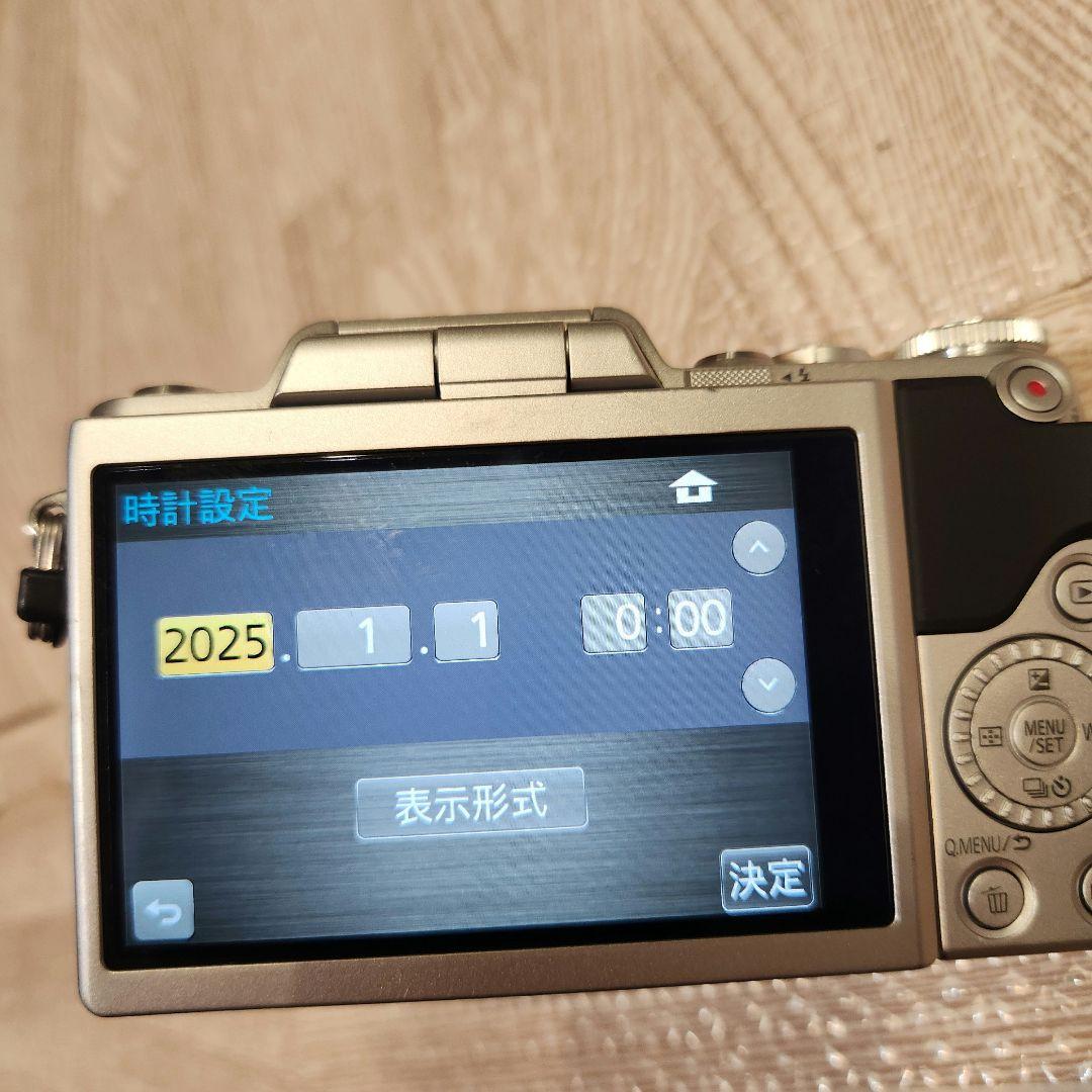Panasonic DMC-GF7W ミラーレス一眼 本体