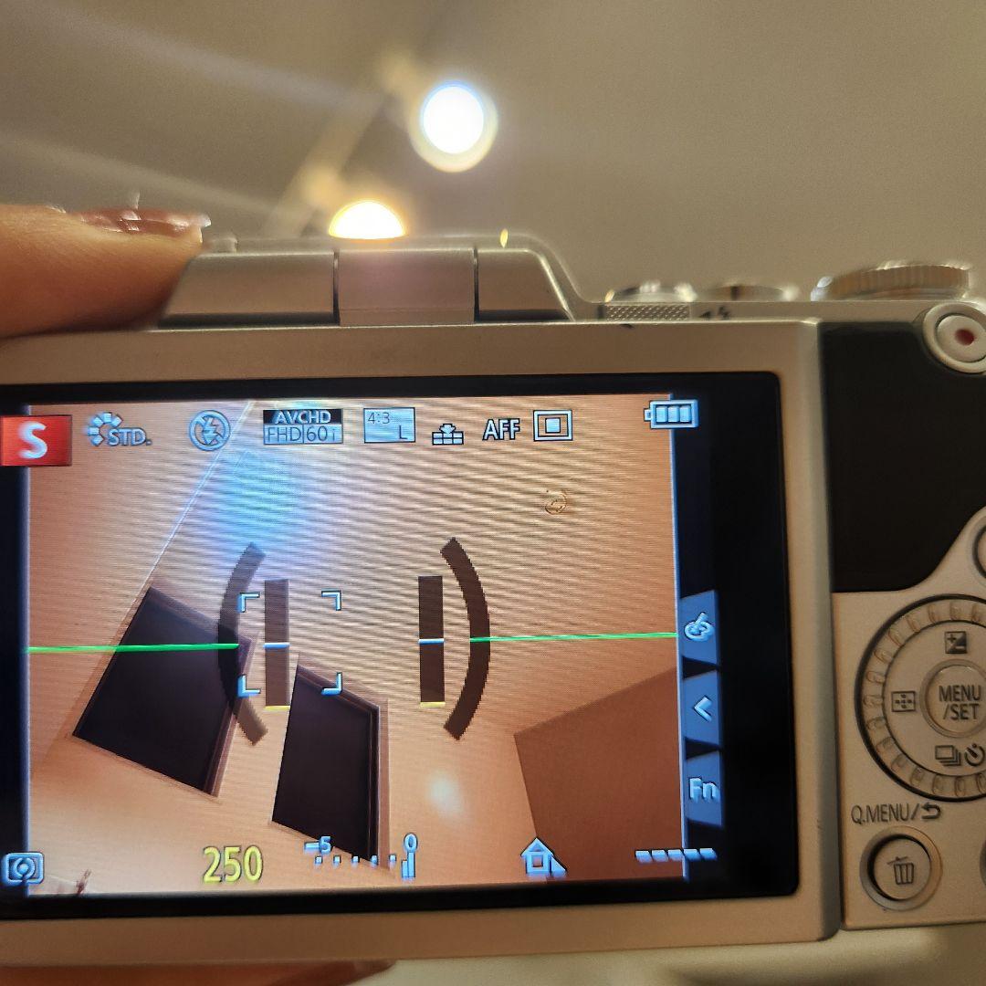 Panasonic DMC-GF7W ミラーレス一眼 本体