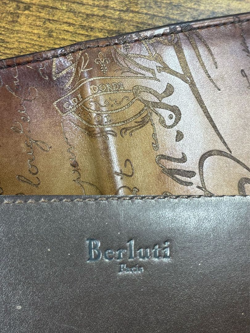 約9.9万円　オルガ期　Berluti インヴィア フラップ　名刺入れ