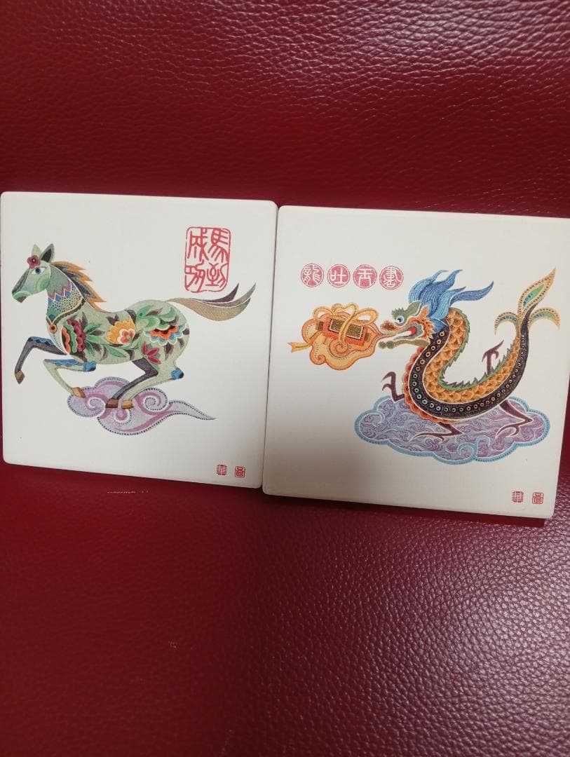 鮮やかで繊細な色彩の竜と馬の装飾プレート 縁起物 インテリア 置物