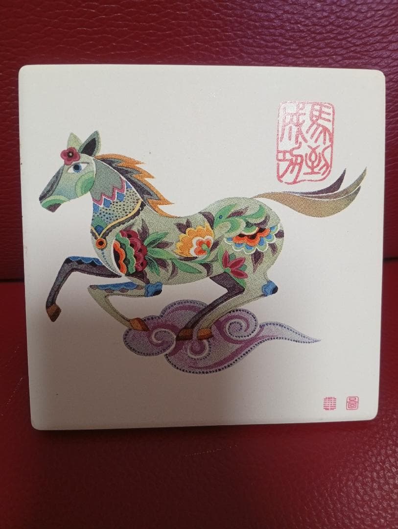 鮮やかで繊細な色彩の竜と馬の装飾プレート 縁起物 インテリア 置物