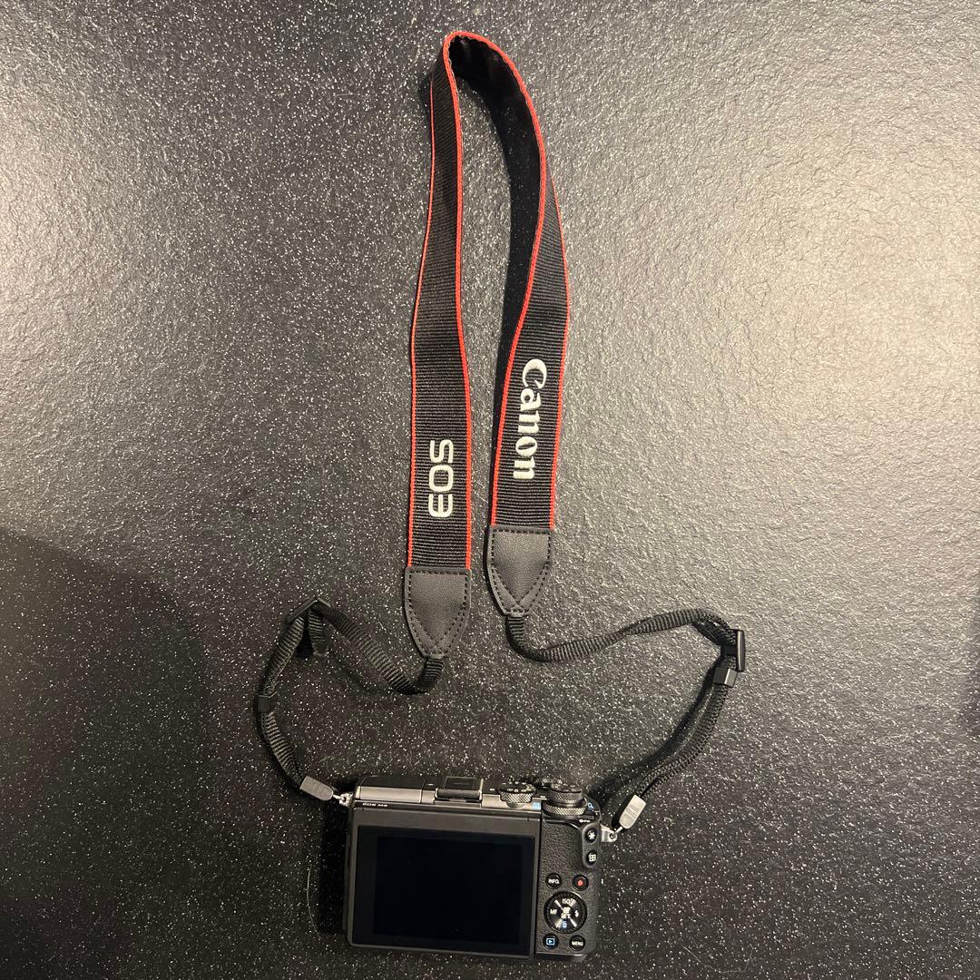 Canon EOS M6 ミラーレスカメラ本体ストラップ付きと付属品他