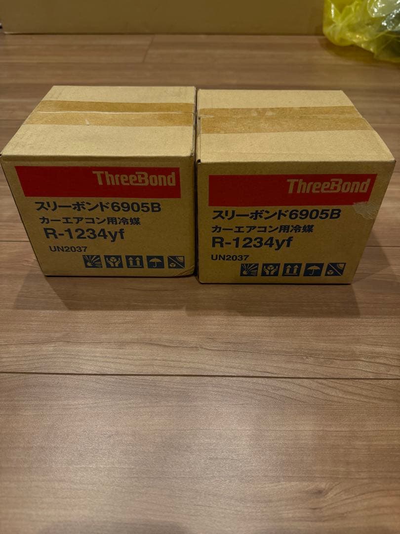 【新品】スリーボンド　エアコンガスR-1234yf 6905B 4本セット