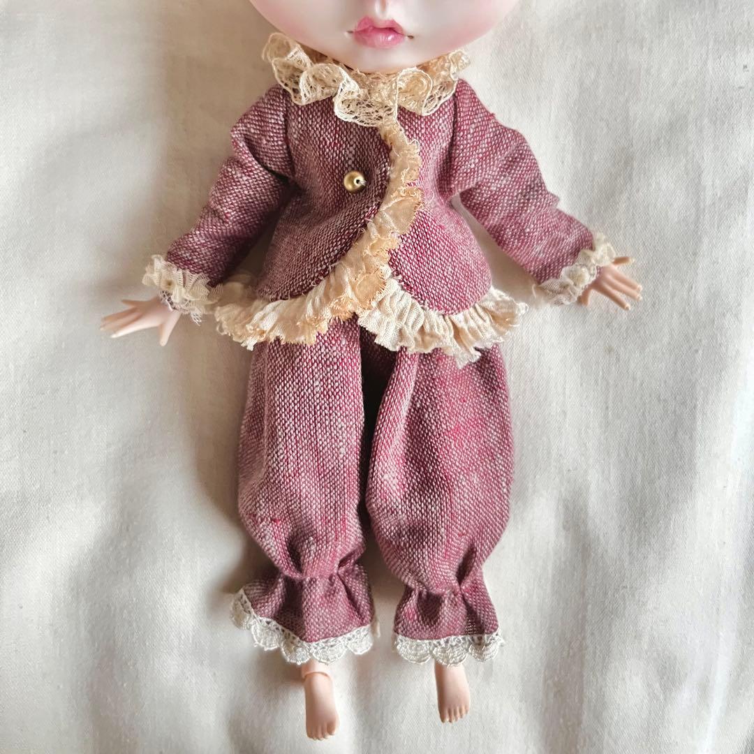 人気作家様　ドール服　パンツスーツ　ブライス　ヴィンテージリネン
