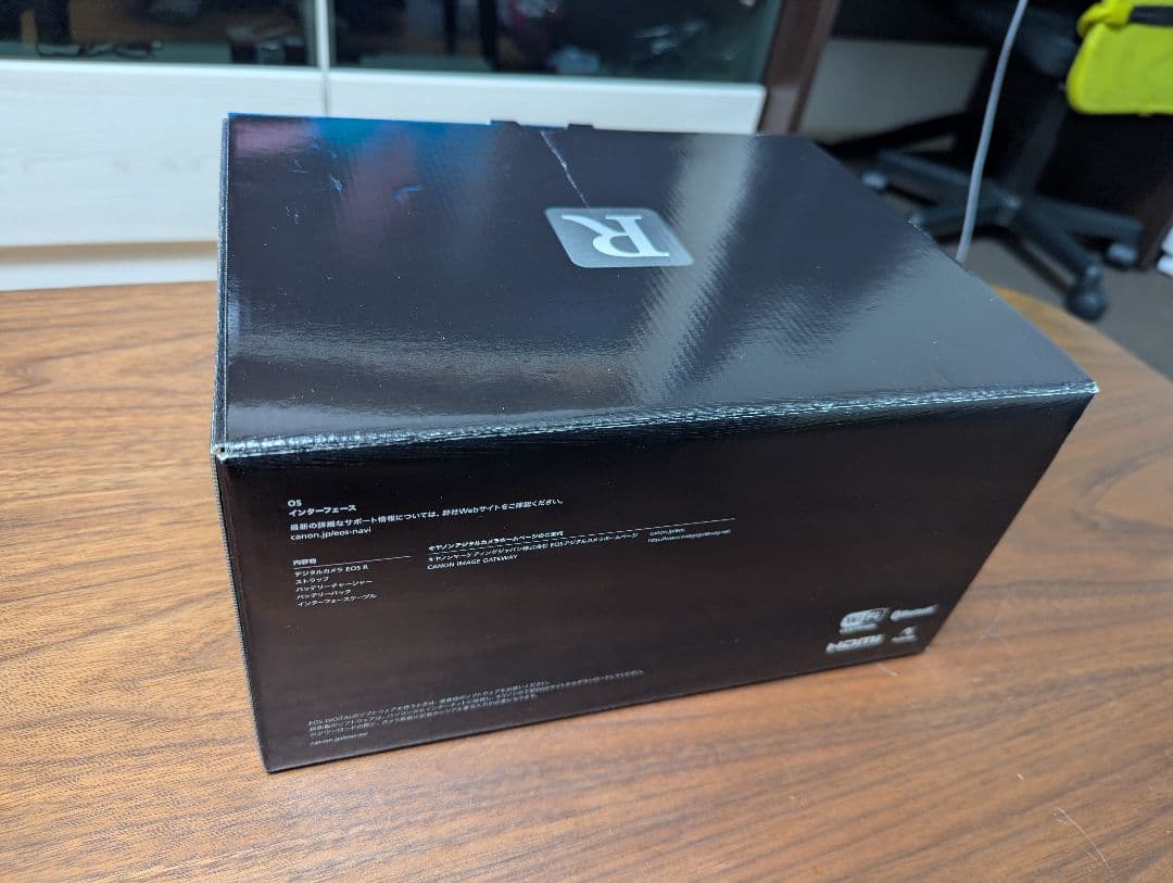 Canon EOS R フルサイズミラーレス一眼カメラ バッテリー2個おまけ
