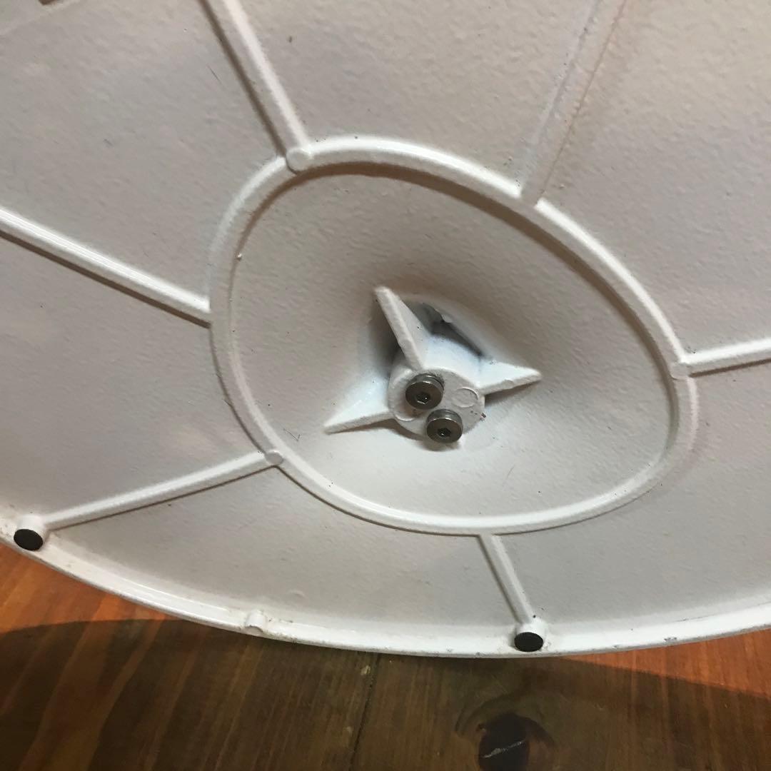 美品　鉄製　ホワイト　サイドテーブル　annachen デザイン　ナイトテーブル