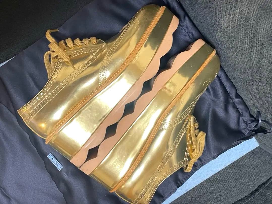 【希少♡美品】PRADA ソールが可愛いゴールド ローファー